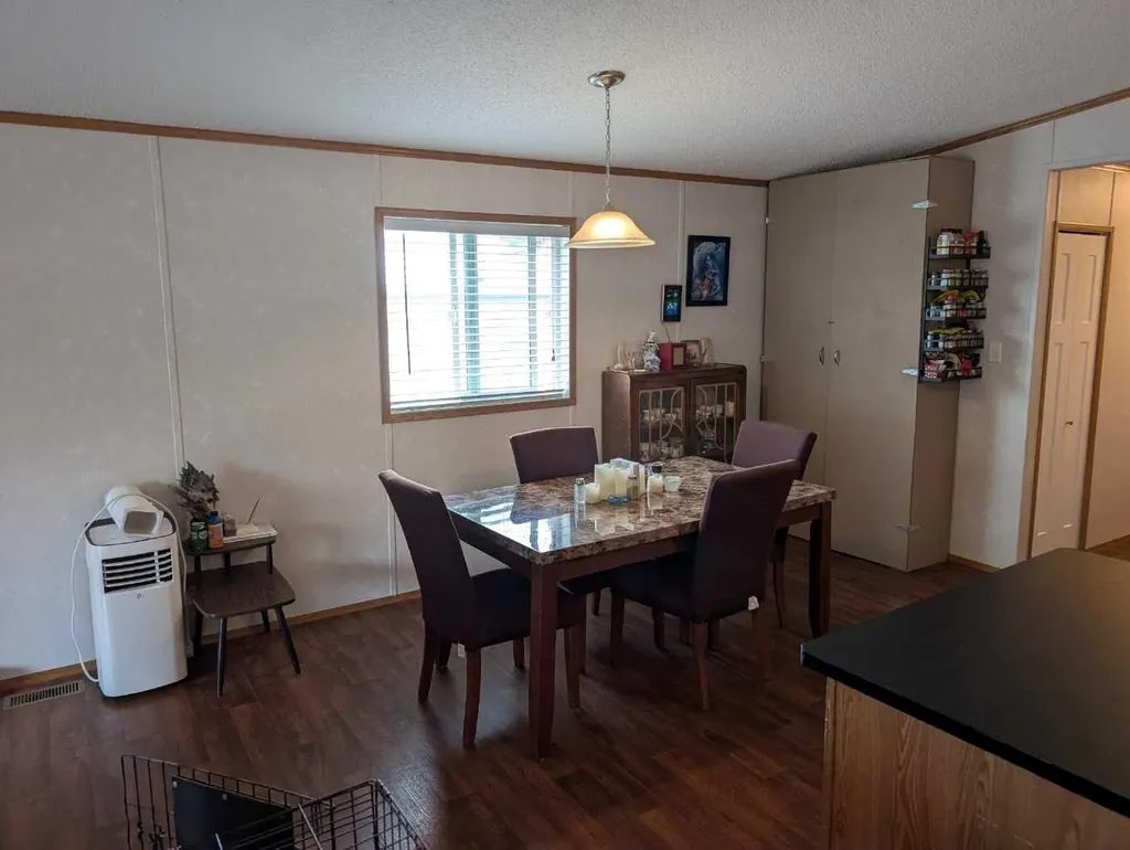 4915 1 Street Donnelly AB T0H 1G0