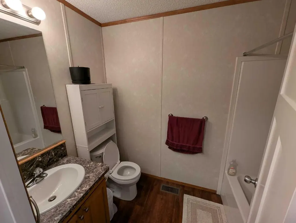 4915 1 Street Donnelly AB T0H 1G0