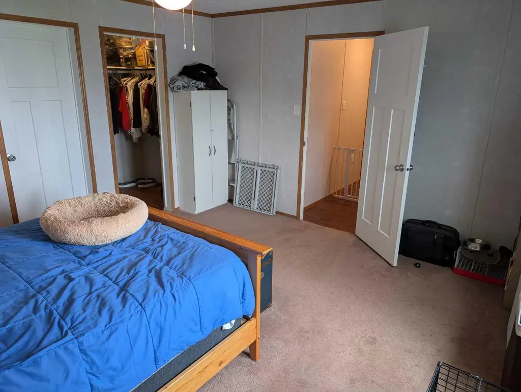 4915 1 Street Donnelly AB T0H 1G0
