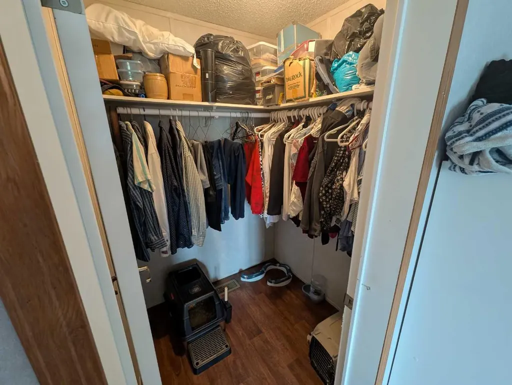 4915 1 Street Donnelly AB T0H 1G0