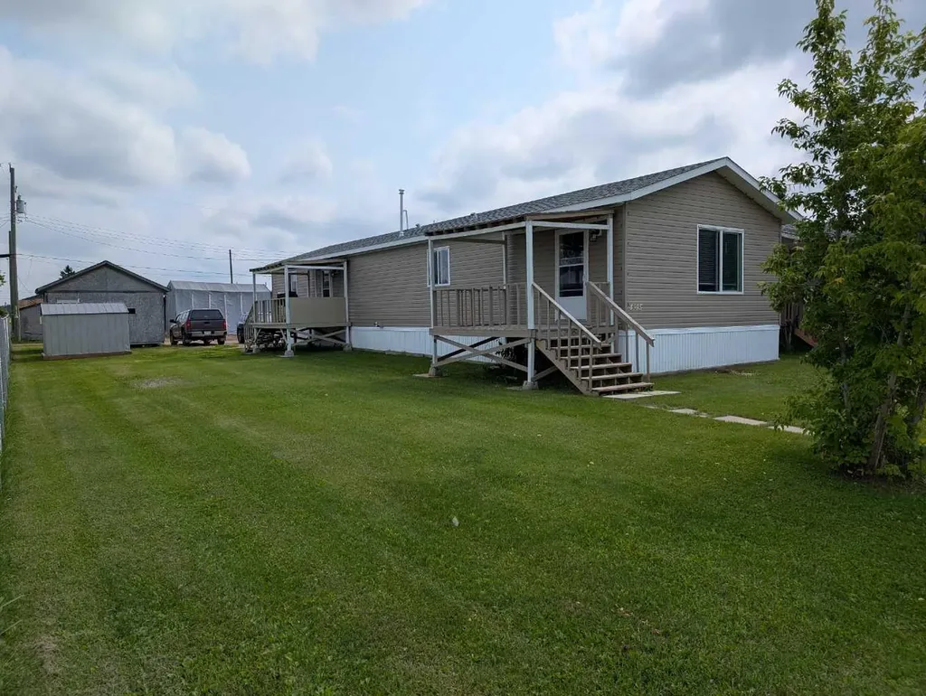 4915 1 Street Donnelly AB T0H 1G0