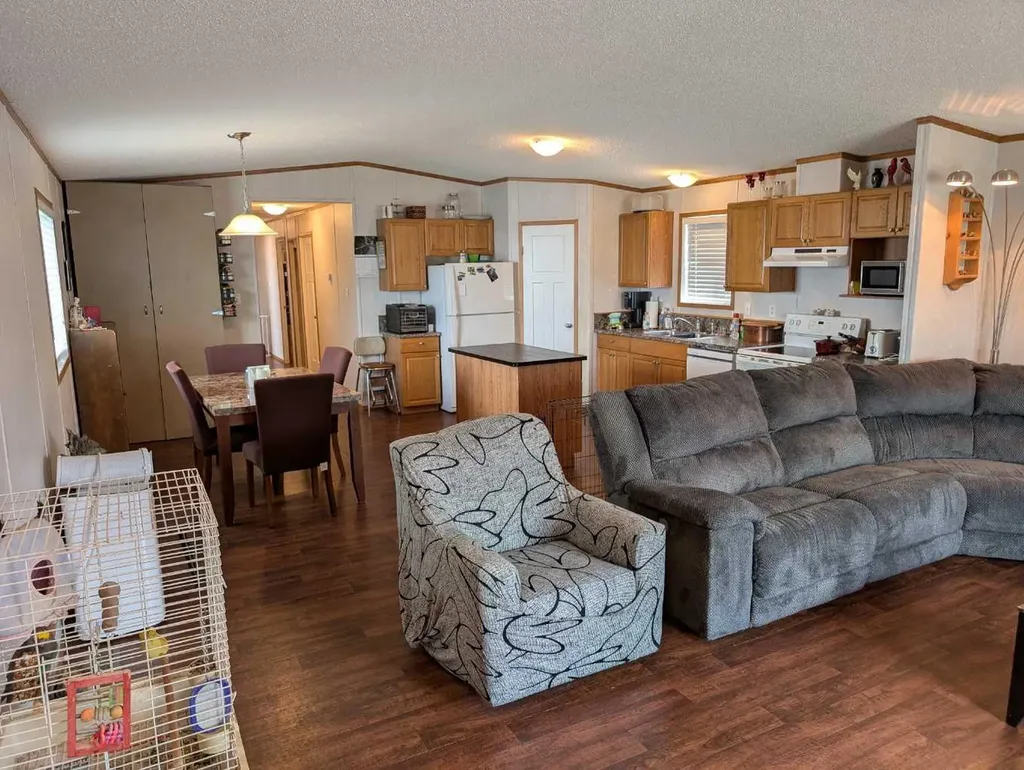 4915 1 Street Donnelly AB T0H 1G0