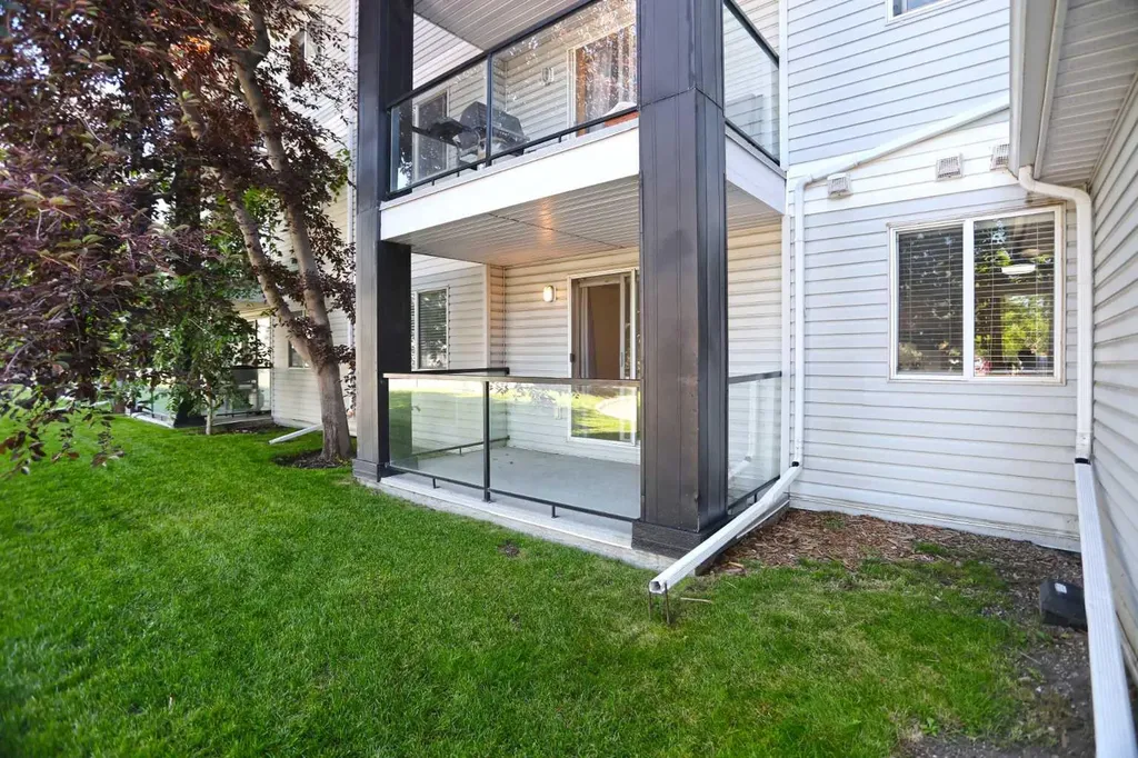 2022 Canyon Meadows Drive SE Calgary AB T2J 7H1