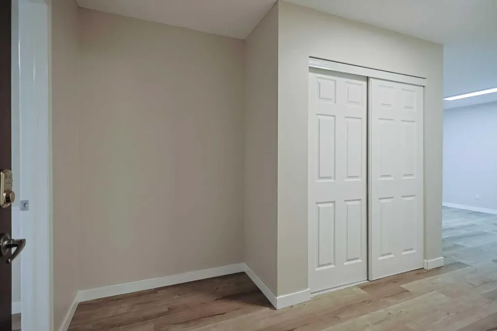 2022 Canyon Meadows Drive SE Calgary AB T2J 7H1