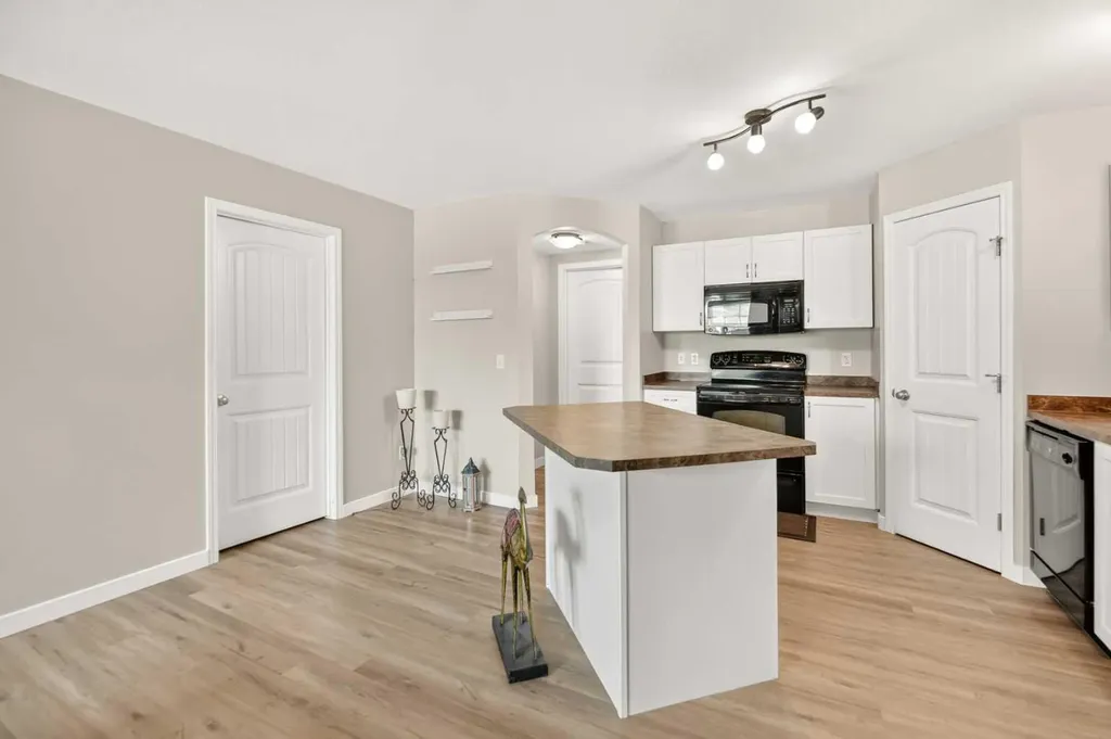 31 Jamieson Avenue Red Deer AB T4P 0H8