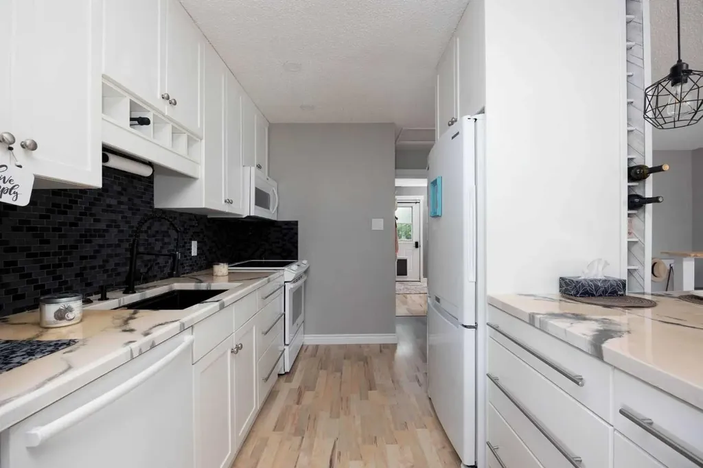 112B Siesta Gardens Fort Mcmurray AB T9H 2Z2