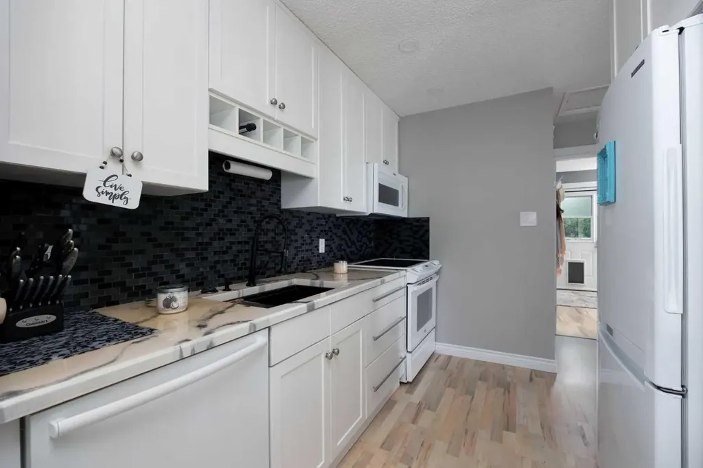 112B Siesta Gardens Fort Mcmurray AB T9H 2Z2
