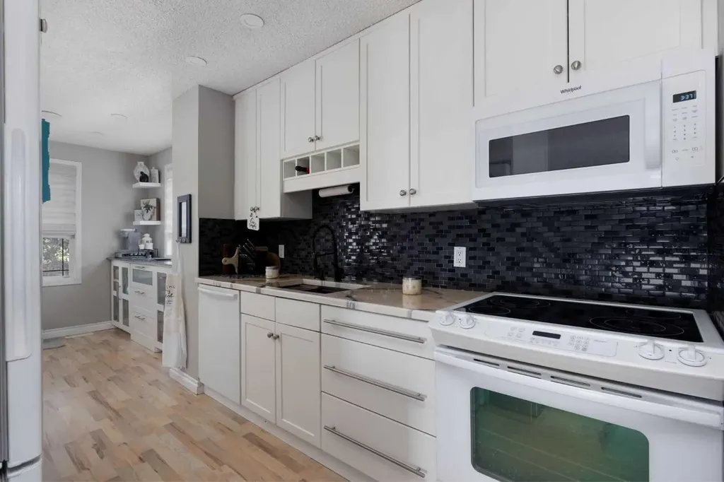 112B Siesta Gardens Fort Mcmurray AB T9H 2Z2