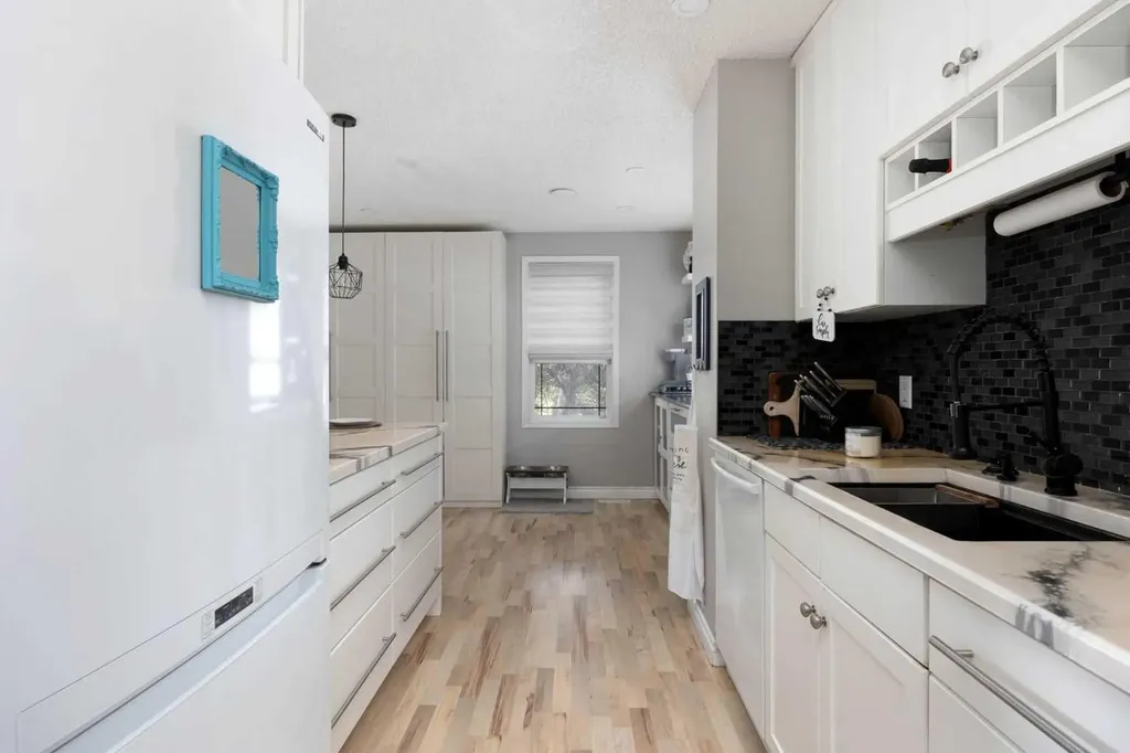 112B Siesta Gardens Fort Mcmurray AB T9H 2Z2