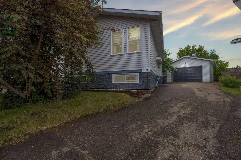 112B Siesta Gardens Fort Mcmurray AB T9H 2Z2