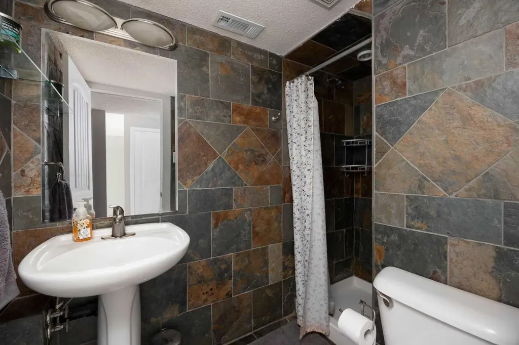 112B Siesta Gardens Fort Mcmurray AB T9H 2Z2