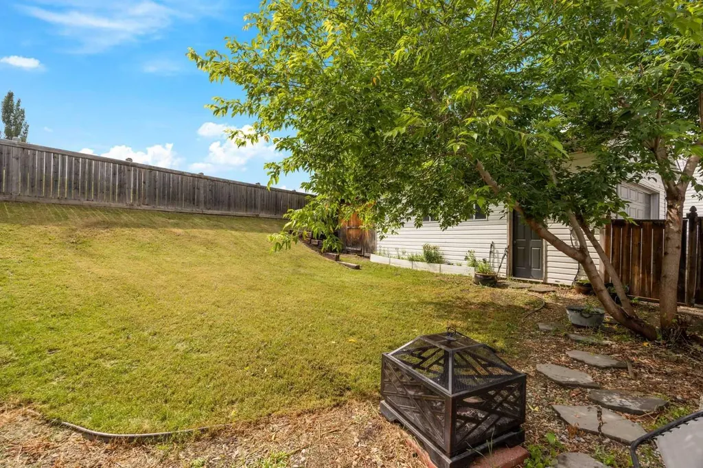 112B Siesta Gardens Fort Mcmurray AB T9H 2Z2