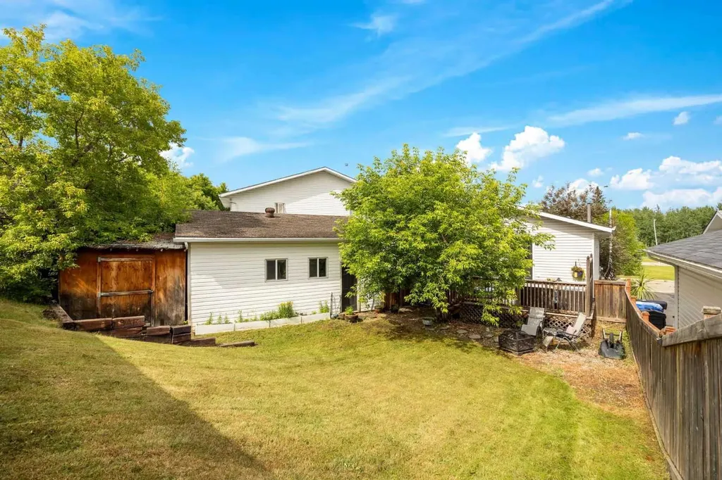 112B Siesta Gardens Fort Mcmurray AB T9H 2Z2