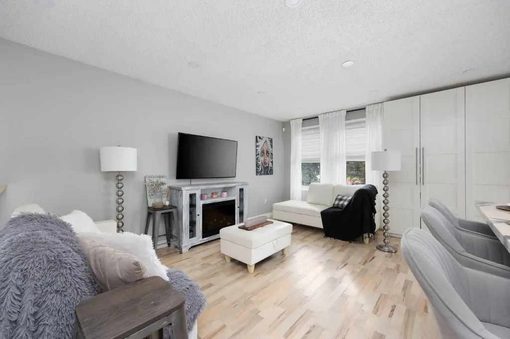 112B Siesta Gardens Fort Mcmurray AB T9H 2Z2