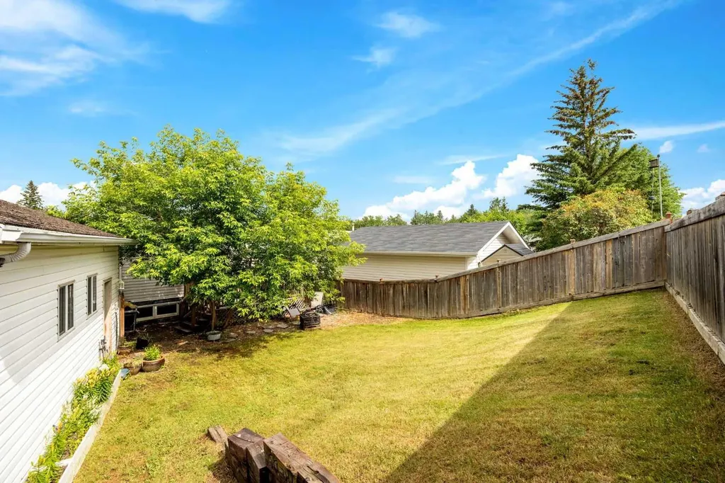 112B Siesta Gardens Fort Mcmurray AB T9H 2Z2