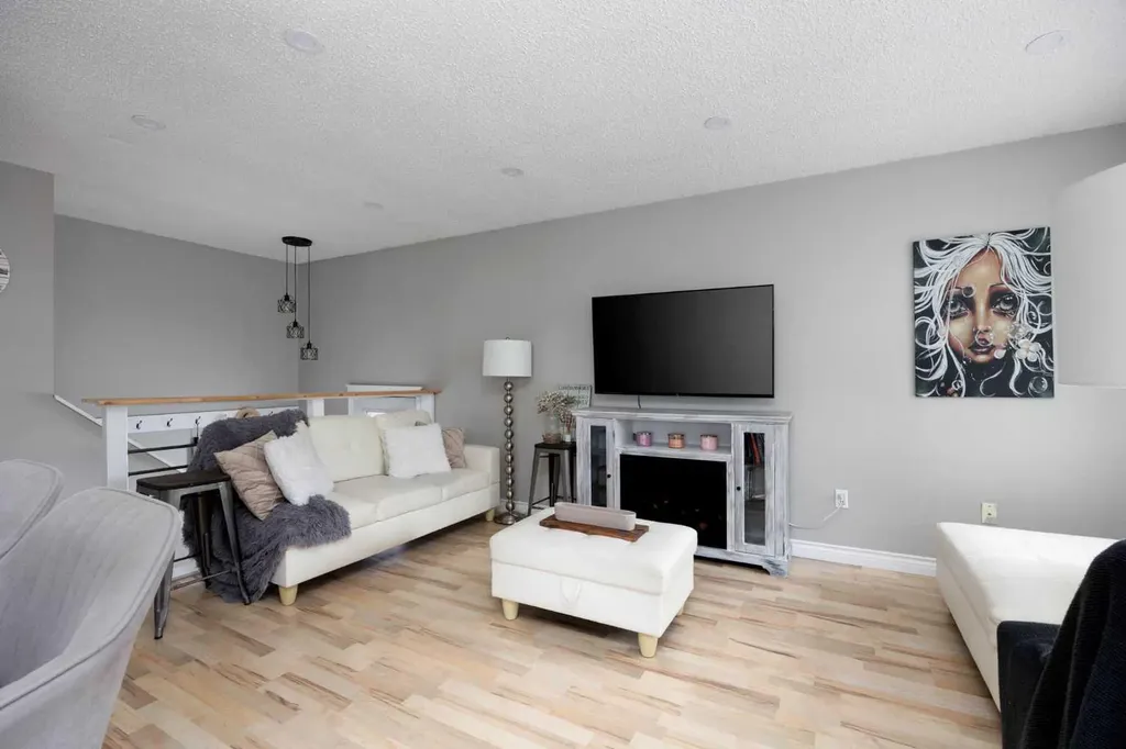 112B Siesta Gardens Fort Mcmurray AB T9H 2Z2