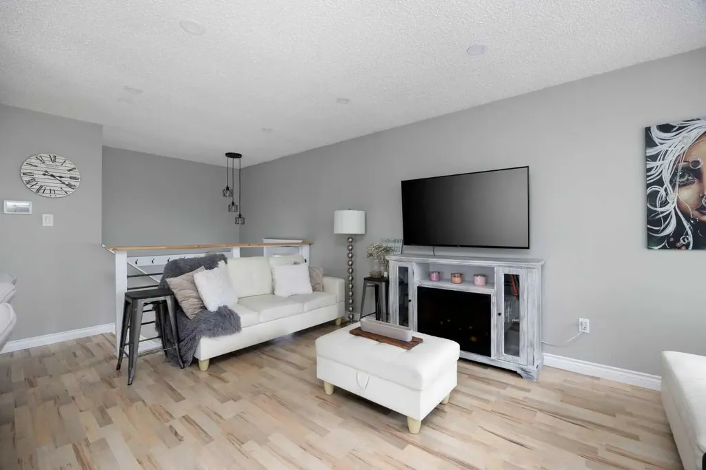 112B Siesta Gardens Fort Mcmurray AB T9H 2Z2