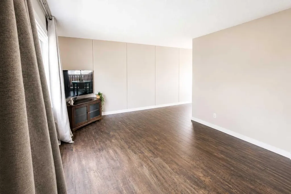 302 Terrace Park Red Deer AB T4N 1V8