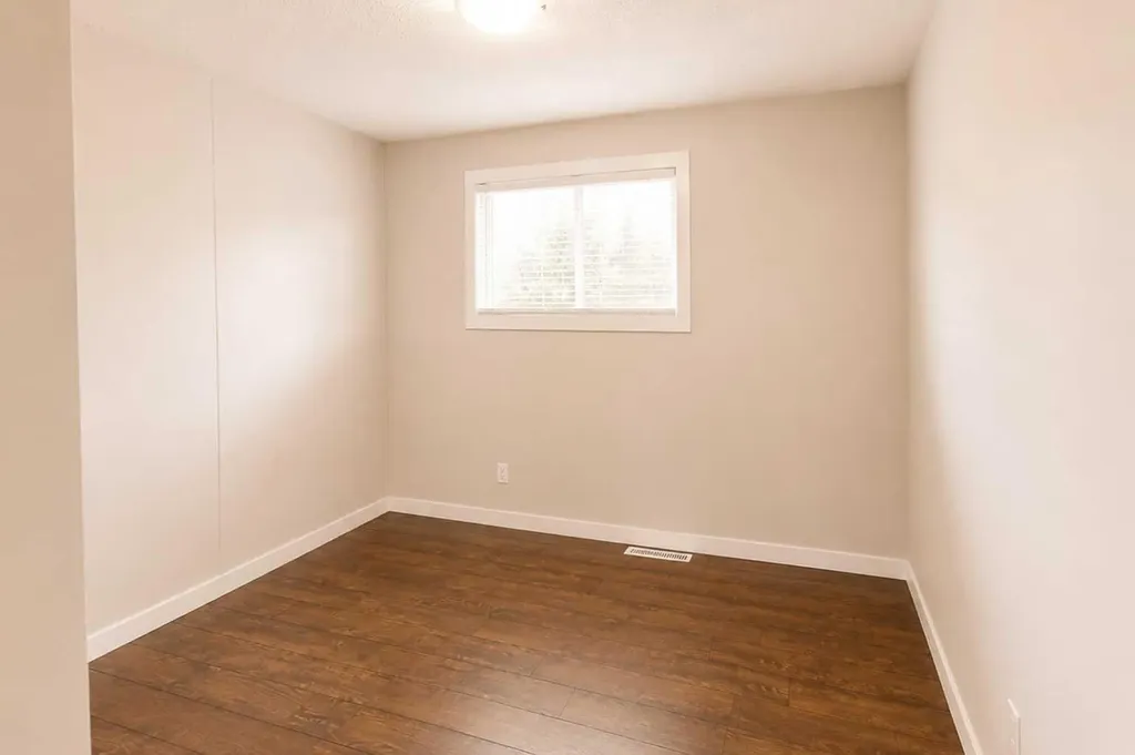 302 Terrace Park Red Deer AB T4N 1V8