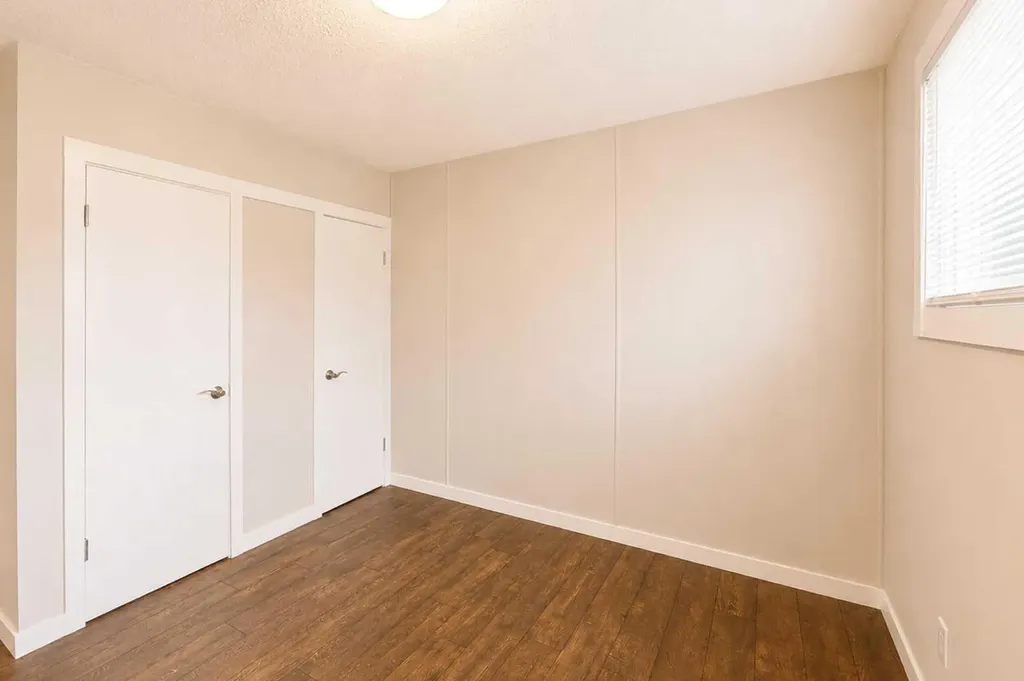 302 Terrace Park Red Deer AB T4N 1V8