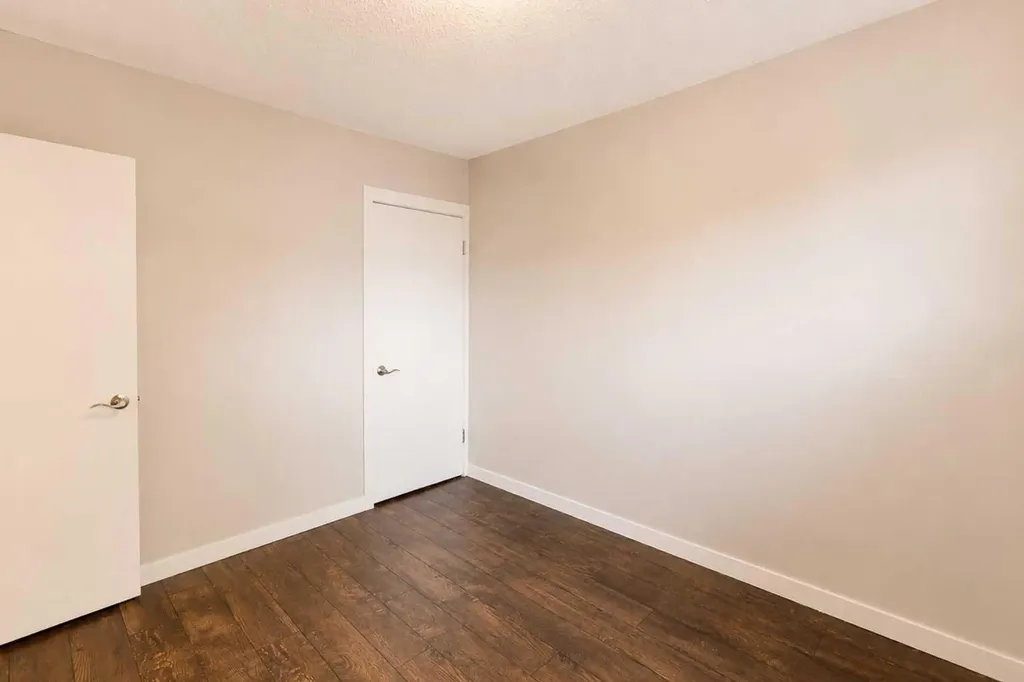 302 Terrace Park Red Deer AB T4N 1V8