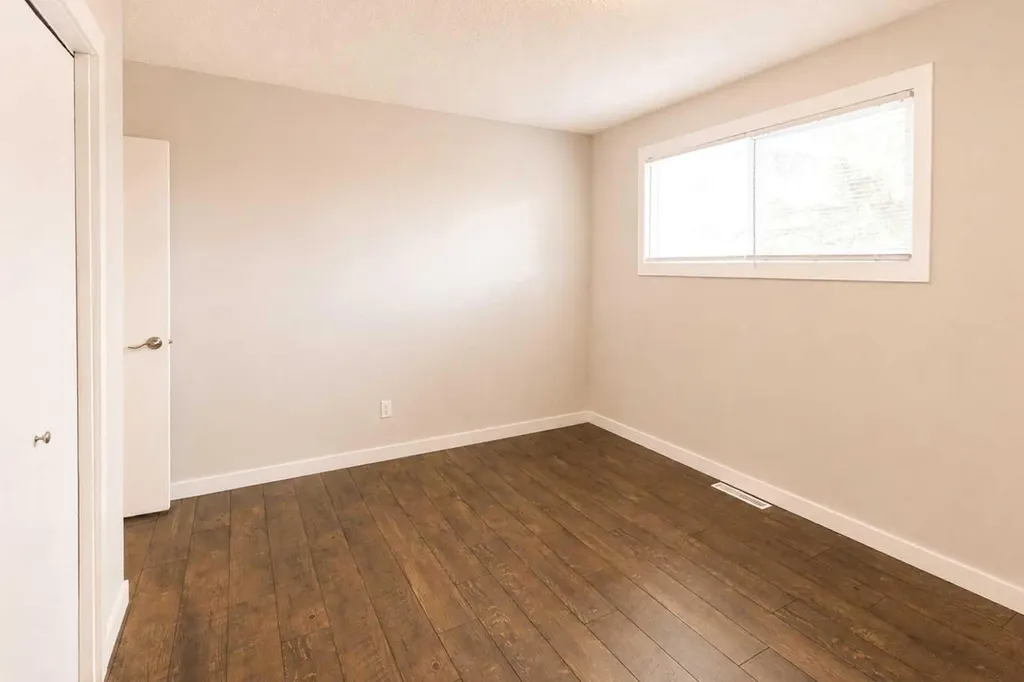 302 Terrace Park Red Deer AB T4N 1V8