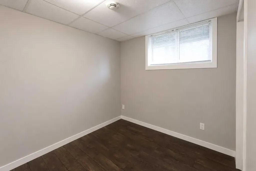 302 Terrace Park Red Deer AB T4N 1V8