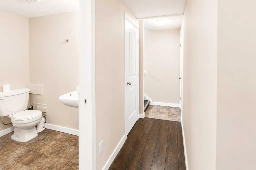 302 Terrace Park Red Deer AB T4N 1V8