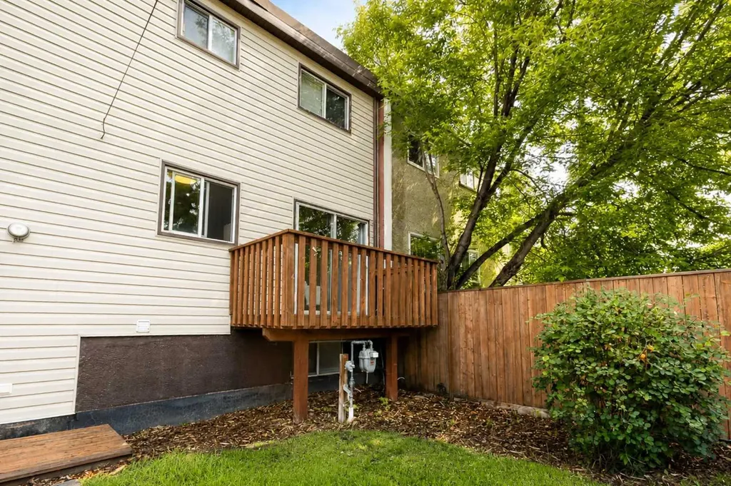 302 Terrace Park Red Deer AB T4N 1V8