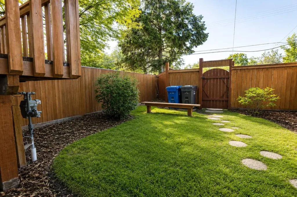 302 Terrace Park Red Deer AB T4N 1V8