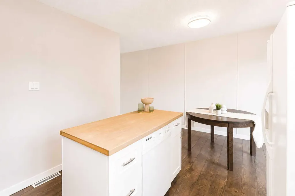 302 Terrace Park Red Deer AB T4N 1V8