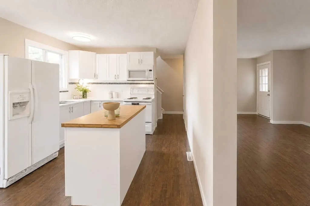 302 Terrace Park Red Deer AB T4N 1V8