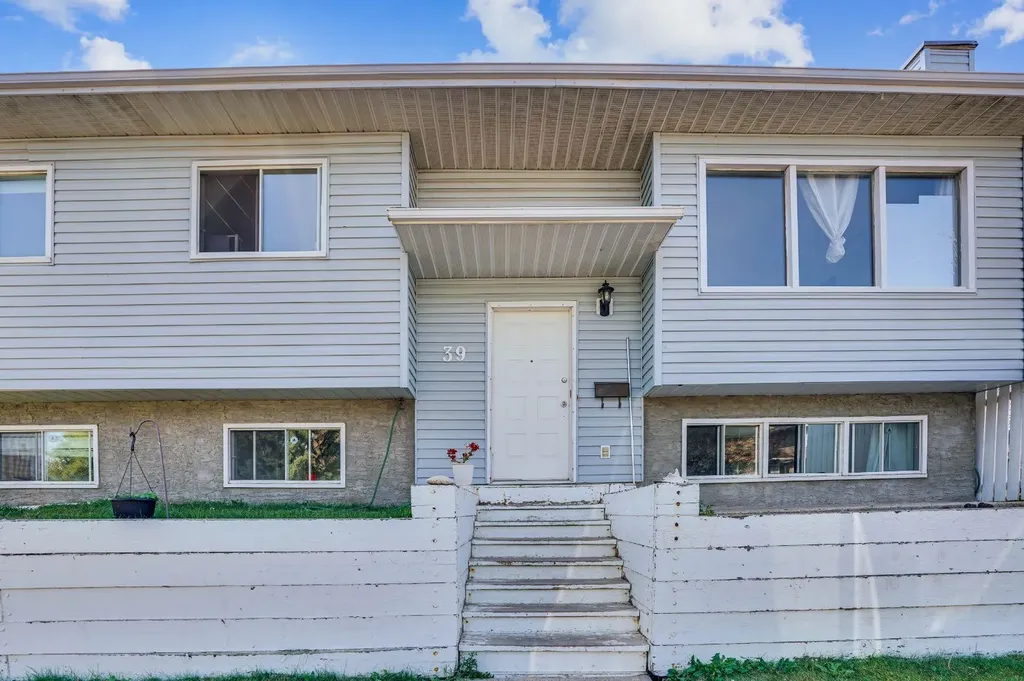 39 Ventura Road NE Calgary AB T2E 8G1