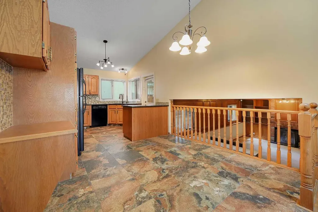 23 Edelweiss Drive NW Calgary AB T3A3R4