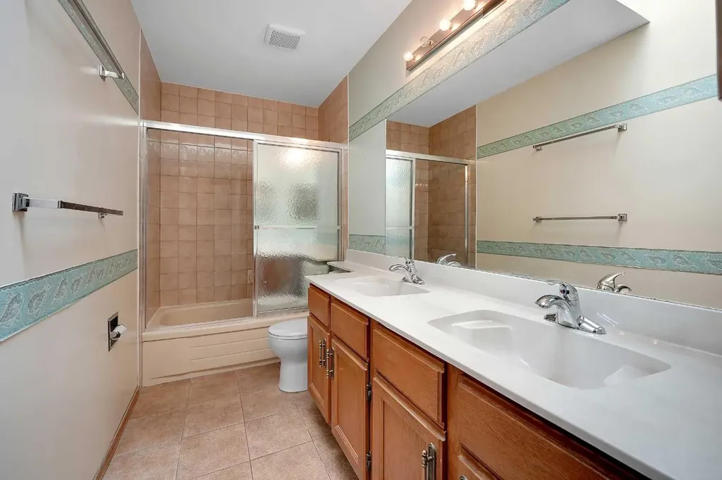 23 Edelweiss Drive NW Calgary AB T3A3R4