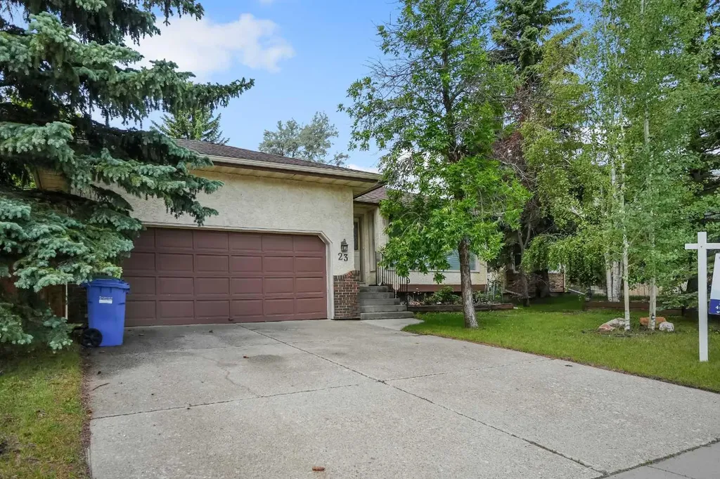 23 Edelweiss Drive NW Calgary AB T3A3R4