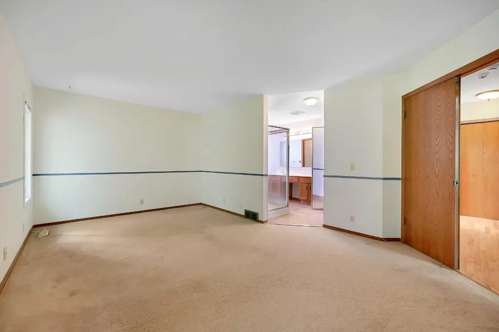 23 Edelweiss Drive NW Calgary AB T3A3R4
