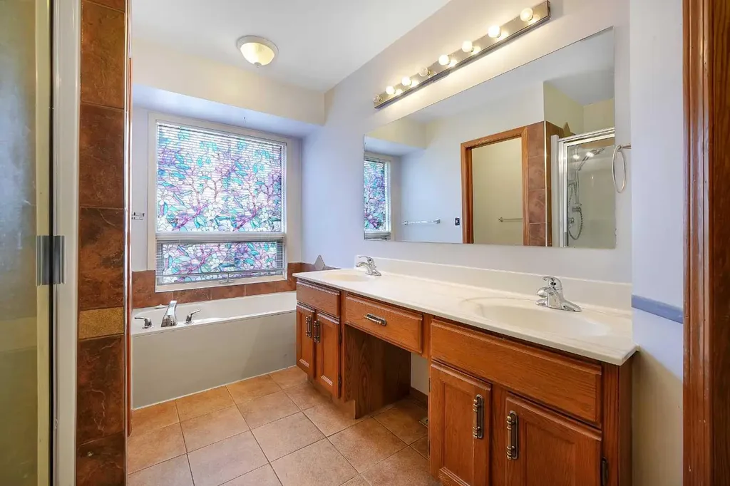 23 Edelweiss Drive NW Calgary AB T3A3R4