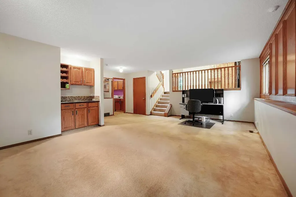 23 Edelweiss Drive NW Calgary AB T3A3R4