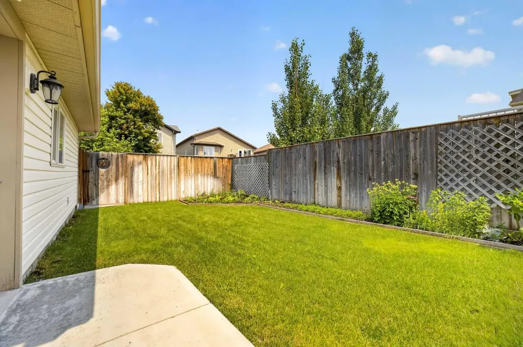 109 Couleesprings Way S Lethbridge AB T1K 4T3