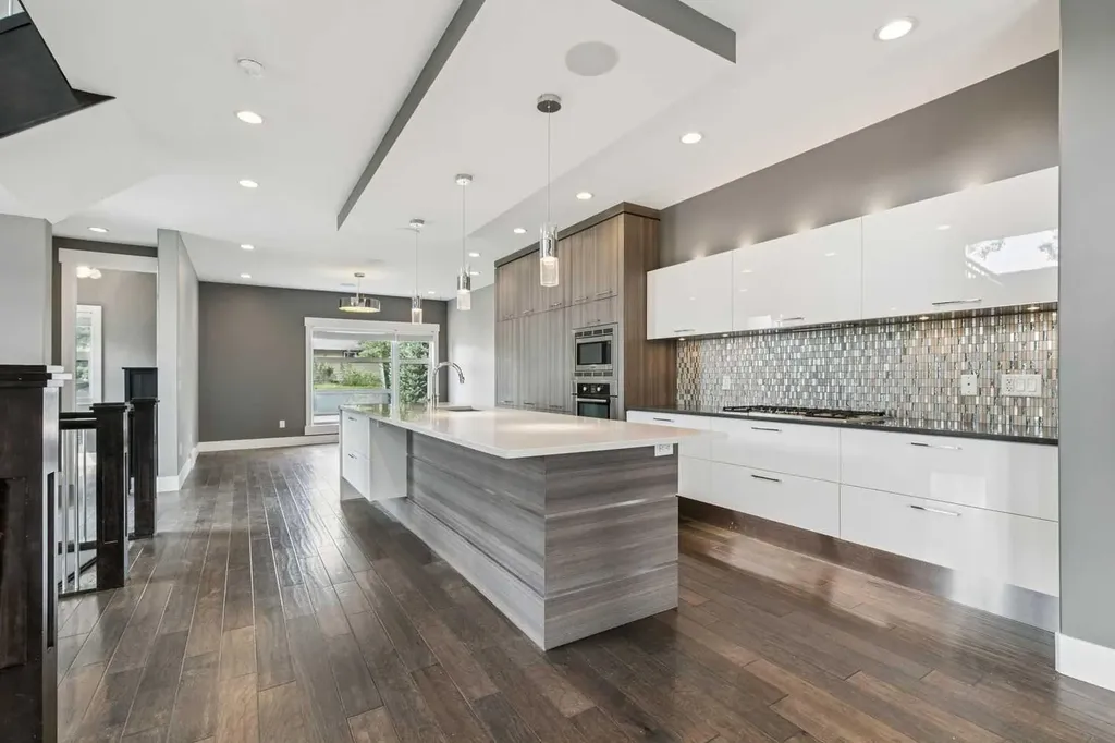 3722 7 Avenue NW Calgary AB T2N5A3