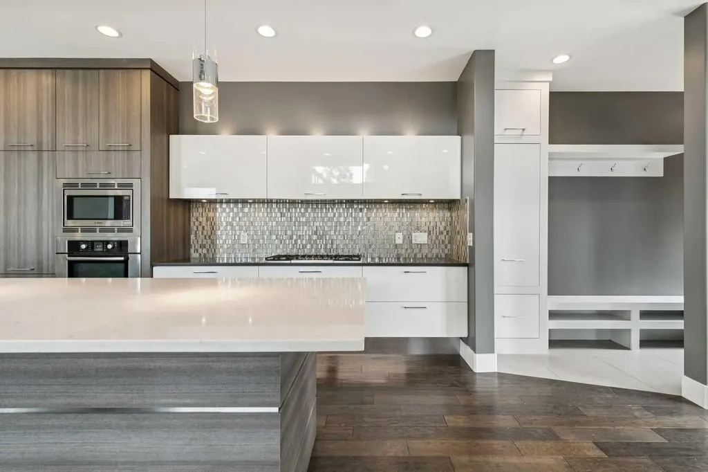 3722 7 Avenue NW Calgary AB T2N5A3