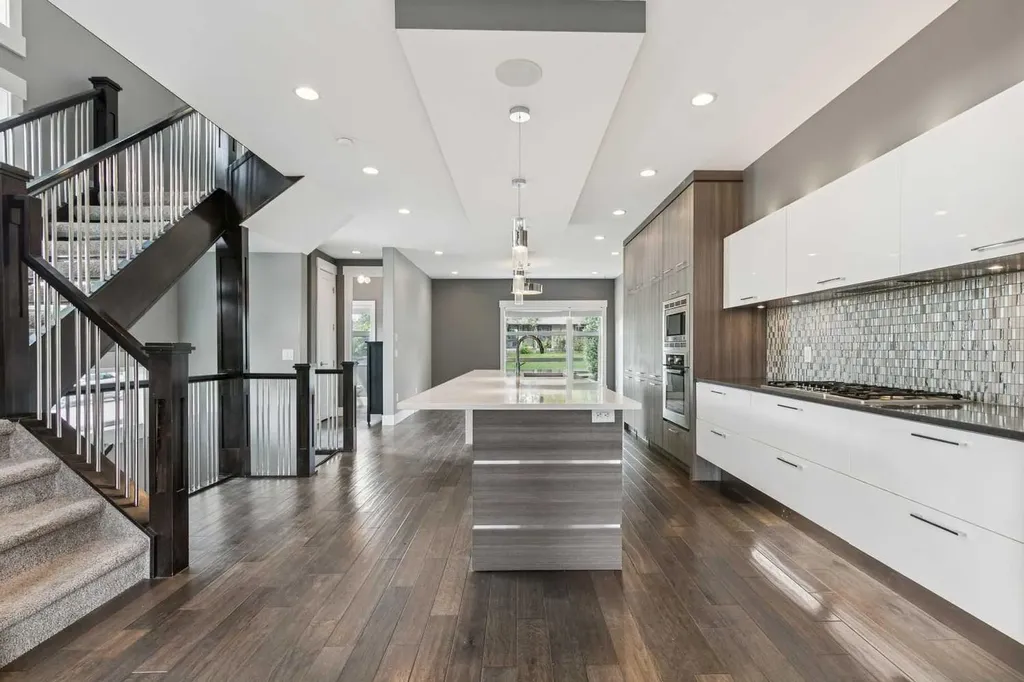 3722 7 Avenue NW Calgary AB T2N5A3