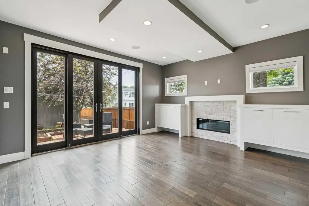 3722 7 Avenue NW Calgary AB T2N5A3