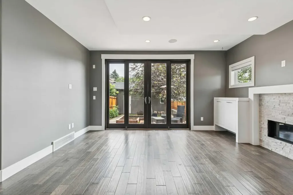 3722 7 Avenue NW Calgary AB T2N5A3