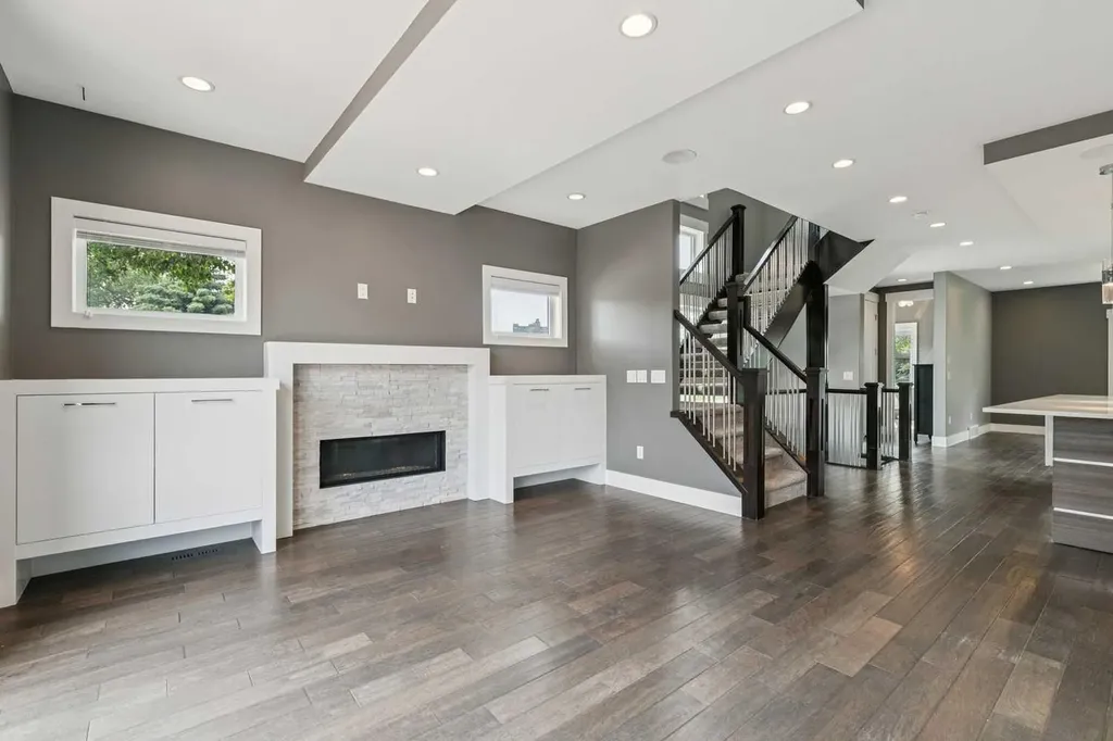 3722 7 Avenue NW Calgary AB T2N5A3