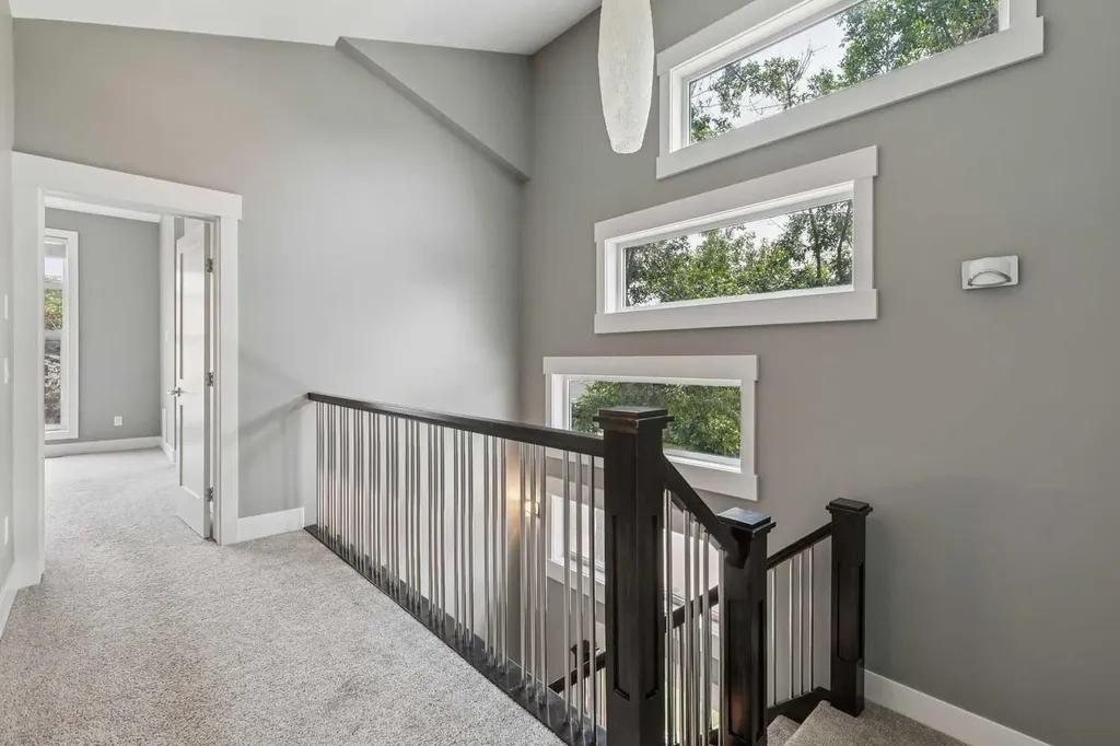 3722 7 Avenue NW Calgary AB T2N5A3