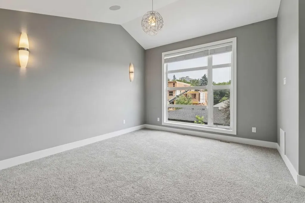 3722 7 Avenue NW Calgary AB T2N5A3