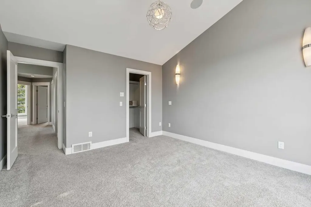 3722 7 Avenue NW Calgary AB T2N5A3