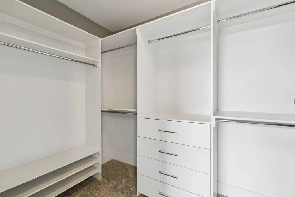3722 7 Avenue NW Calgary AB T2N5A3